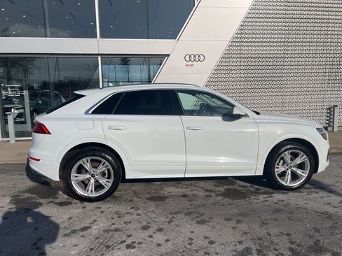 Used 2022 Audi Q8 Premium image 18