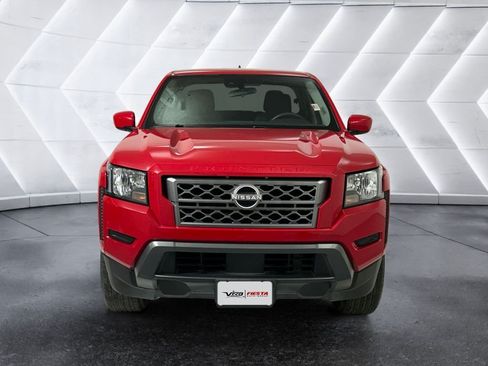 Used 2022 Nissan Frontier SV RWD image 2