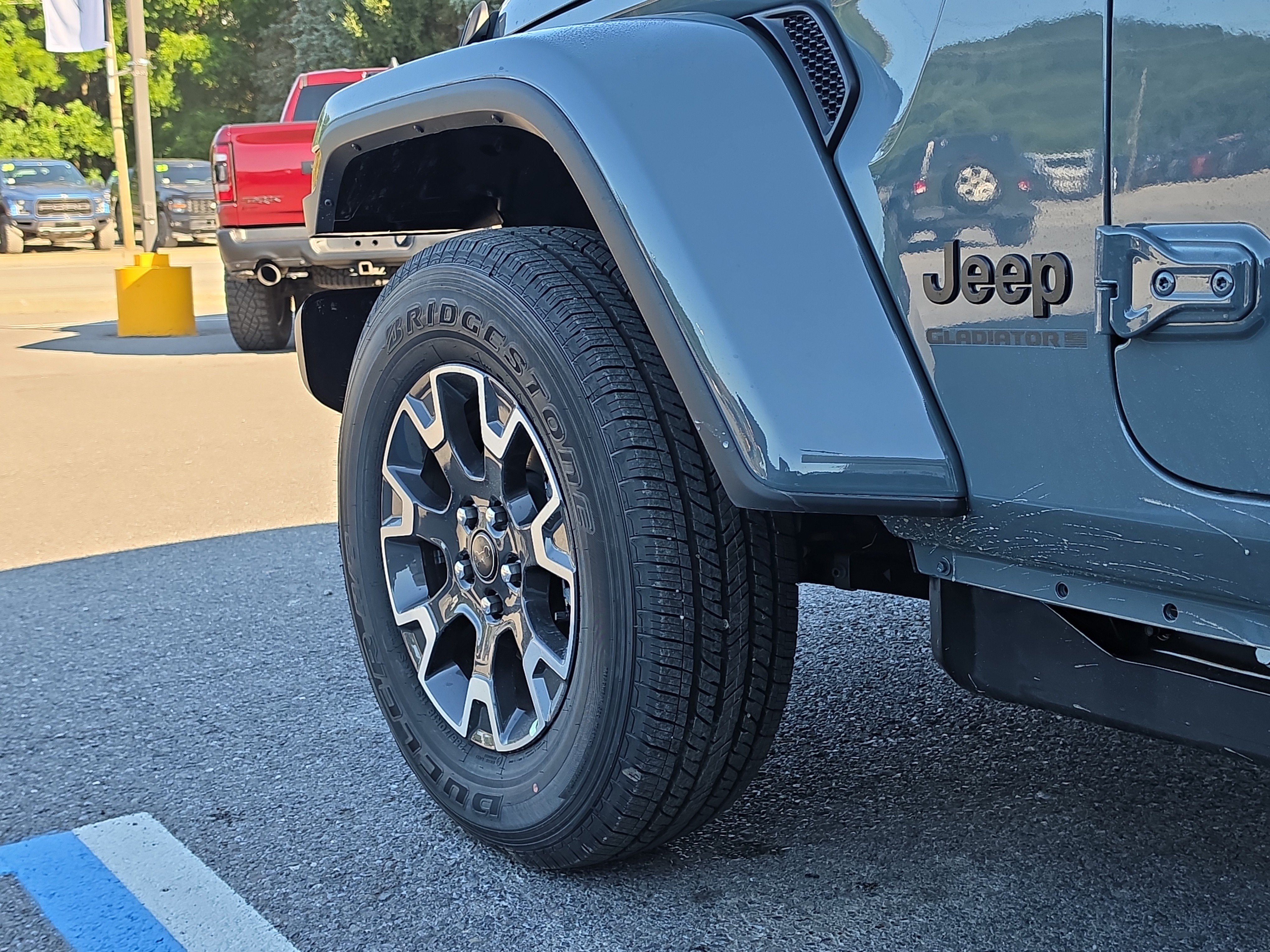 New 2026 Jeep Gladiator Sport AWD/4WD image 11
