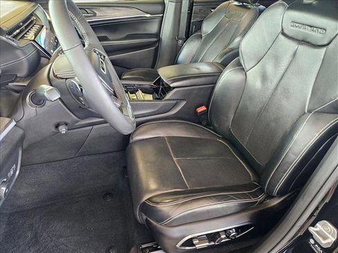 Used 2023 Jeep Grand Cherokee Overland w/ Luxury Tech Group IV image 14