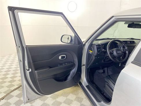 Used 2017 Kia Soul image 27