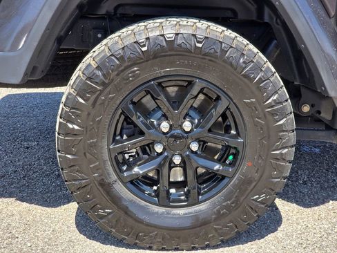 Used 2021 Jeep Gladiator Sport image 14