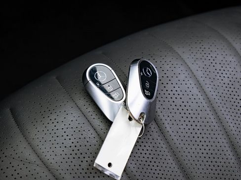 Used 2022 Mercedes-Benz S 580 4MATIC Sedan w/ AMG Line Package image 10