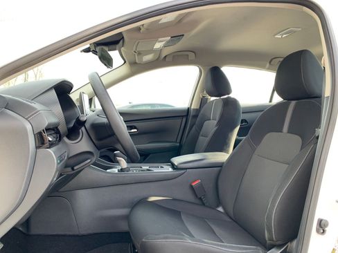 Used 2025 Nissan Sentra SV image 24