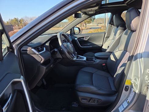 Certified 2021 Toyota RAV4 XSE w/ Carpet Mat Package (TMS) image 15