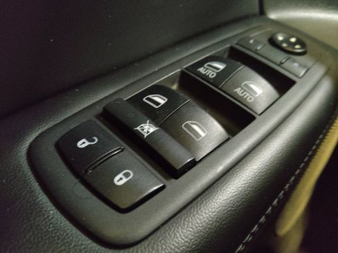 Used 2019 Jeep Grand Cherokee Laredo w/ Security & Convenience Group AWD/4WD image 27