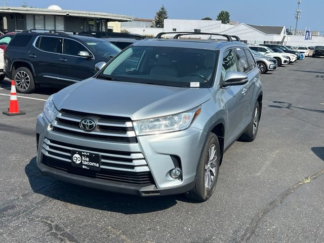 Used 2019 Toyota Highlander XLE AWD/4WD image 3