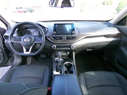 Used 2024 Nissan Altima 2.5 SV FWD image 6