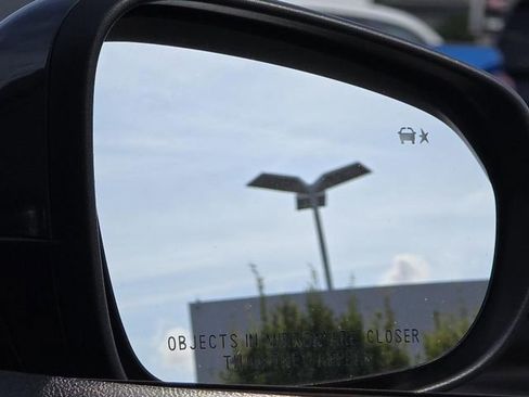 Certified 2025 Chevrolet Trax LT w/ Driver Confidence Package image 32