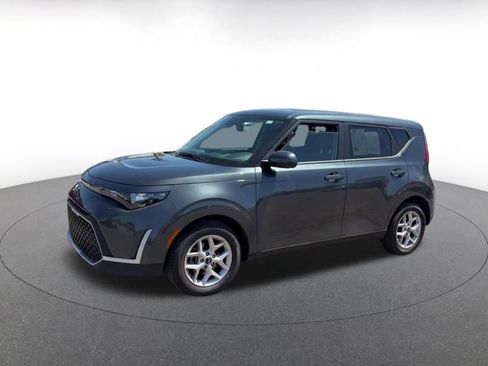 Used 2025 Kia Soul LX w/ LX Technology Package FWD image 9