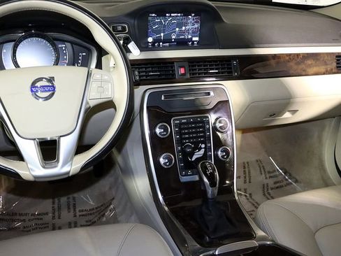 Used 2015 Volvo XC70 T6 w/ Proximity Package image 16