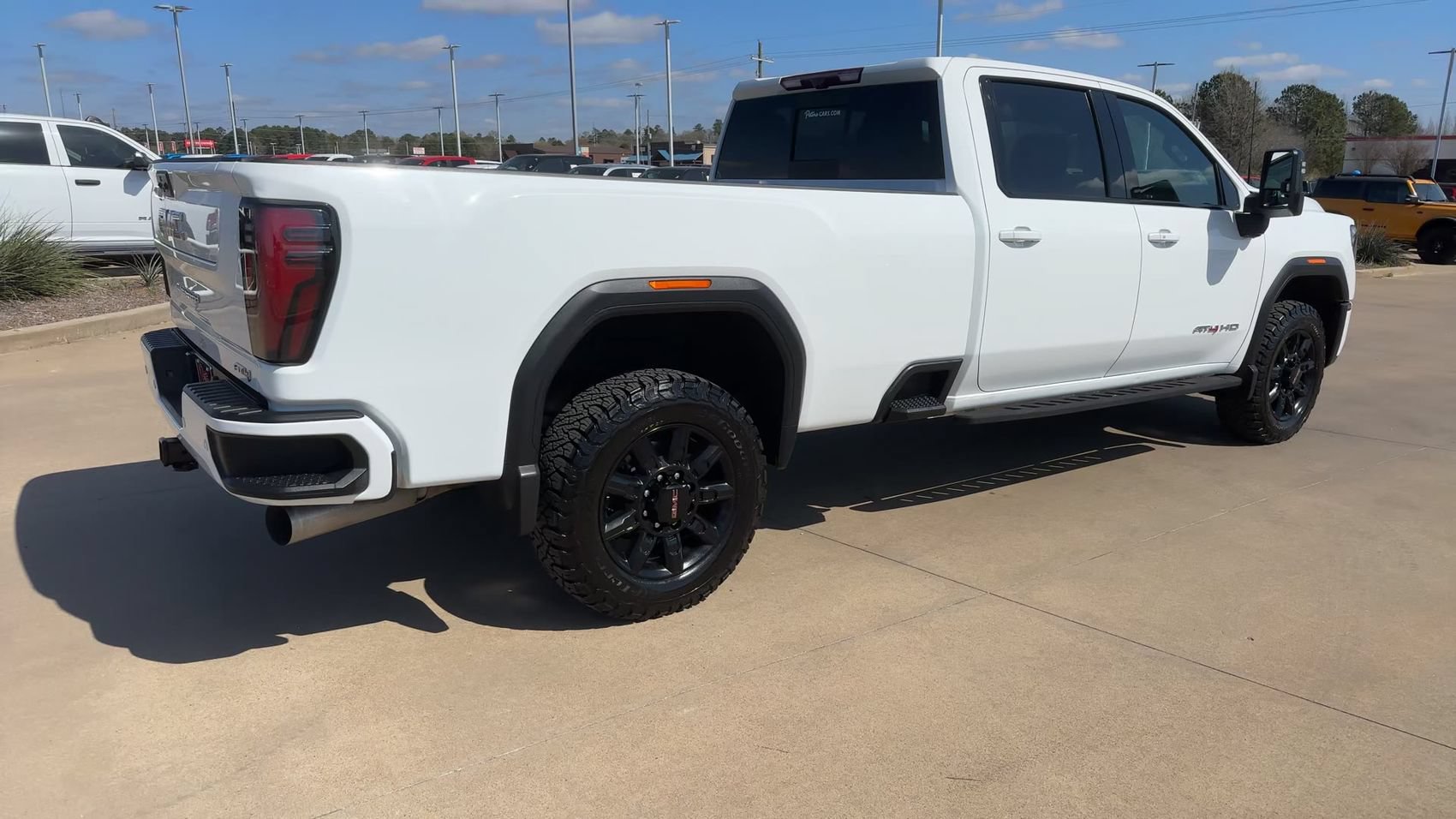 Used 2024 GMC Sierra 2500 AT4 w/ AT4 Premium Plus Package AWD/4WD image 9