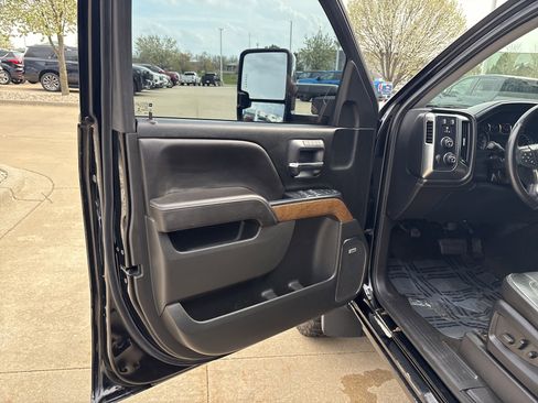 Used 2018 Chevrolet Silverado 1500 LTZ w/ LTZ Plus Package AWD/4WD image 11