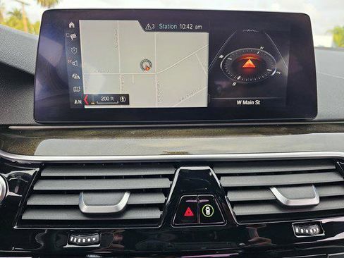 Used 2019 BMW 530e w/ Premium Package image 22