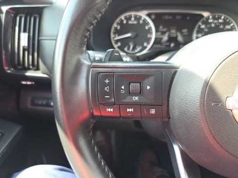 Used 2025 Nissan Pathfinder SV image 29