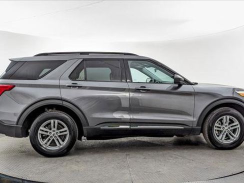 Used 2023 Ford Explorer XLT w/ Equipment Group 202A image 6