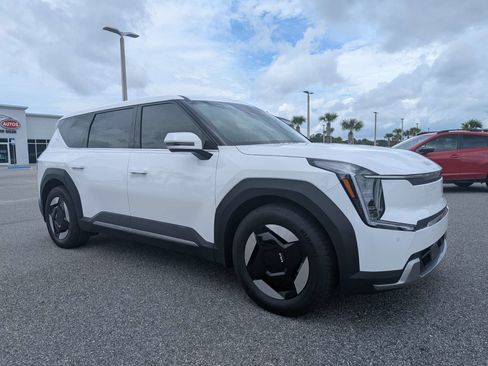 Used 2026 Kia EV9 Light RWD image 2