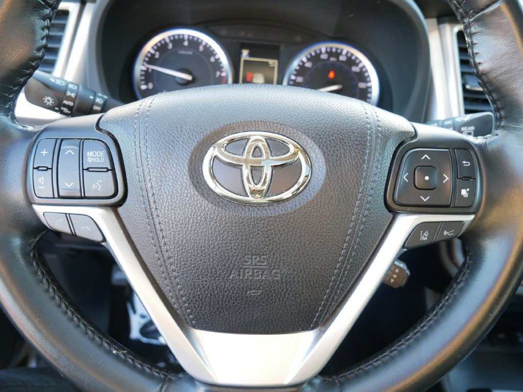 Used 2017 Toyota Highlander XLE AWD/4WD image 19