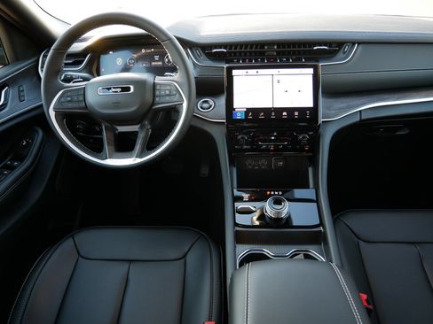 New 2025 Jeep Grand Cherokee L Limited image 10