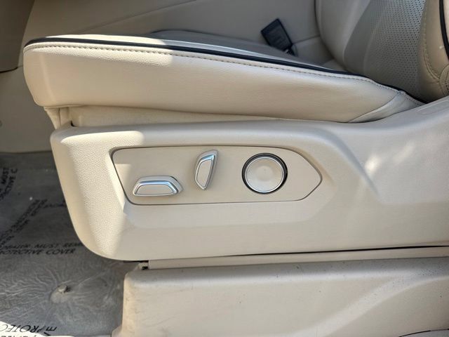 Used 2024 Cadillac Escalade Premium Luxury AWD/4WD image 20