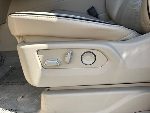 Used 2024 Cadillac Escalade Premium Luxury AWD/4WD image 20