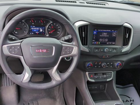 Used 2024 GMC Terrain SLE w/ Driver Convenience Package image 14