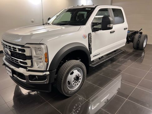 New 2026 Ford F550 4x4 Crew Cab image 3