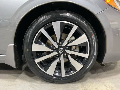 Used 2021 Nissan Sentra SV w/ SV Premium Package image 31