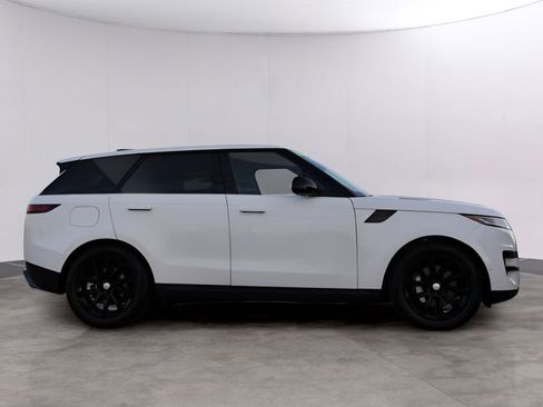 Used 2025 Land Rover Range Rover Sport SE AWD/4WD image 4