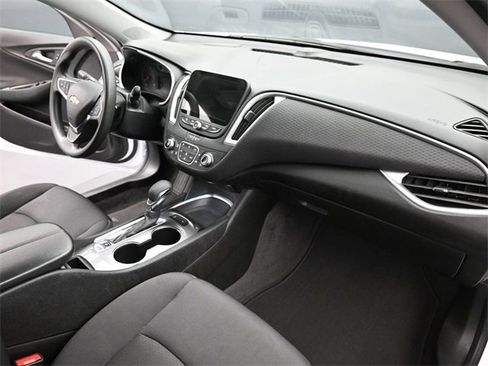 Used 2024 Chevrolet Malibu LT image 24