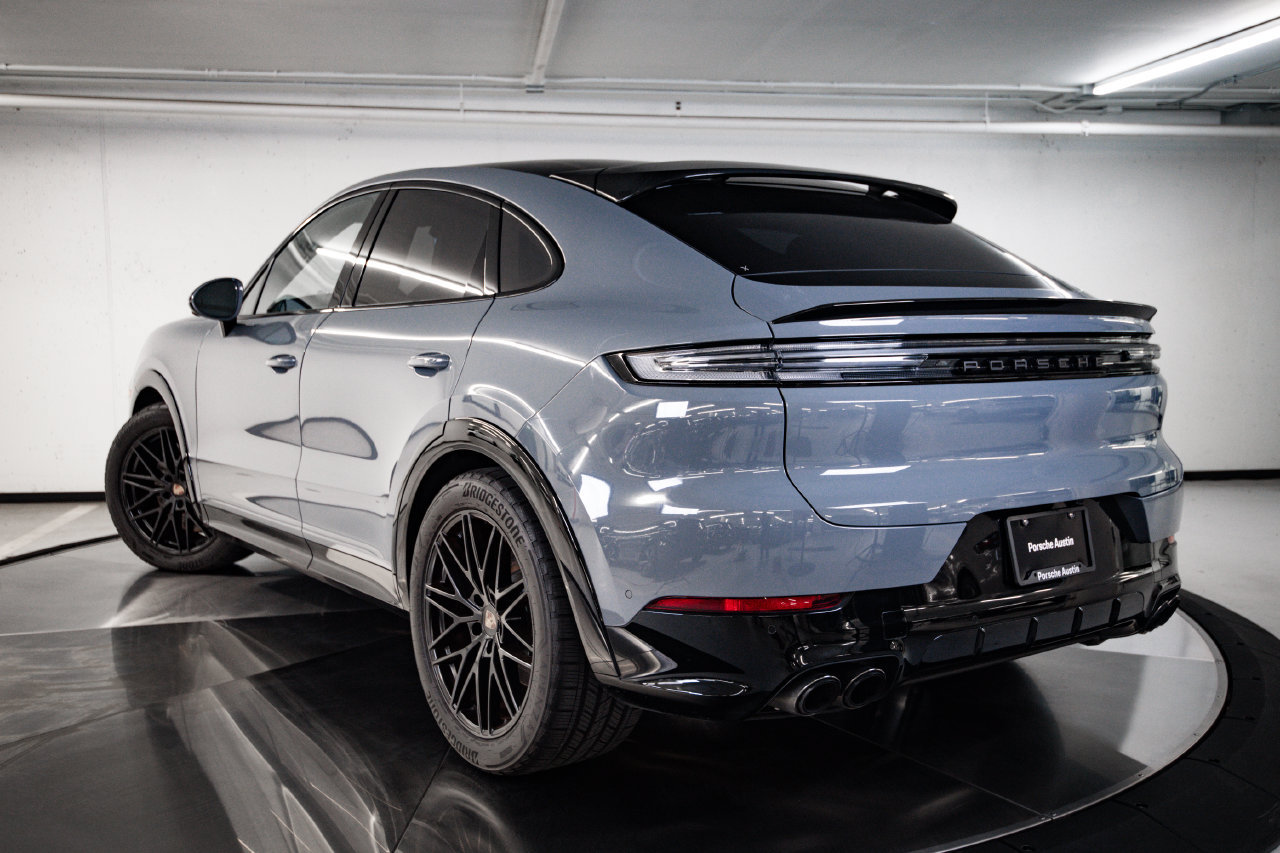 Certified 2026 Porsche Cayenne GTS AWD/4WD image 3
