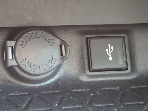 Used 2021 Toyota RAV4 LE AWD/4WD image 21