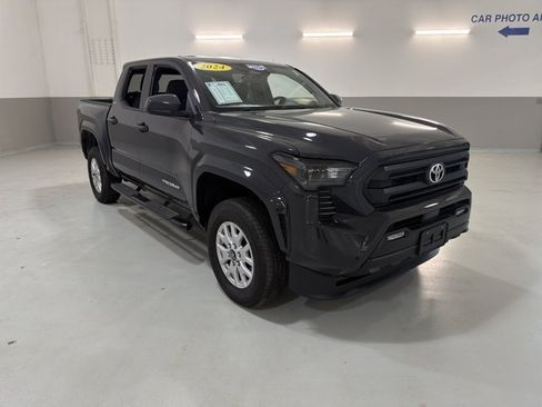 Used 2024 Toyota Tacoma SR5 AWD/4WD image 4