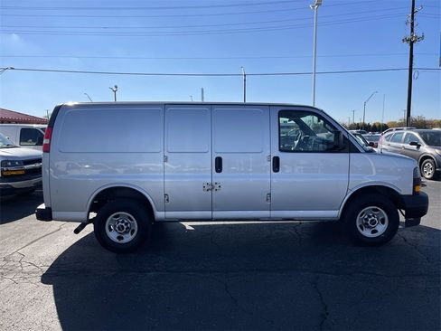 Used 2019 GMC Savana 2500 w/ Driver Convenience Package image 2