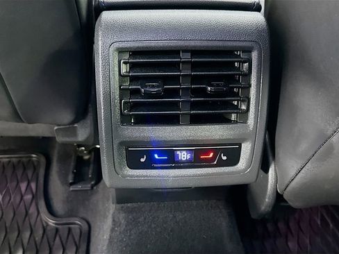 Used 2022 Volkswagen Golf R image 26