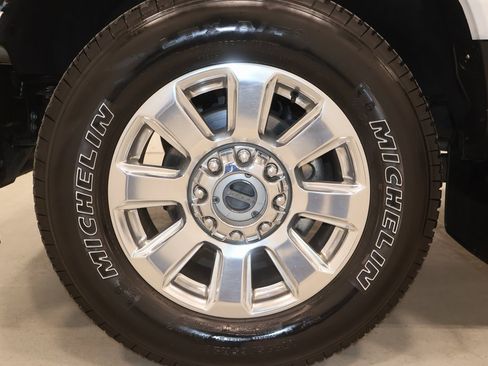 Certified 2022 Ford F250 Platinum w/ FX4 Off-Road Package image 48