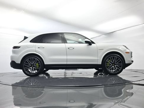 Certified 2026 Porsche Cayenne E-Hybrid AWD/4WD image 49