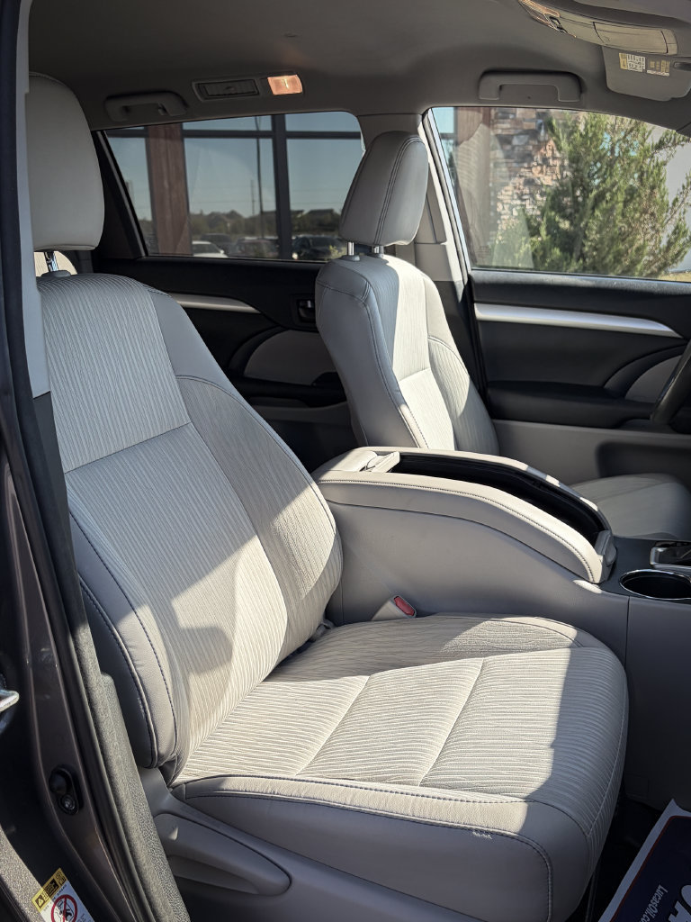Used 2018 Toyota Highlander Plus FWD image 14