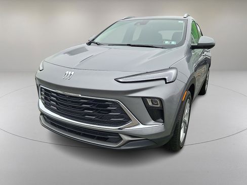 Used 2024 Buick Encore GX Preferred w/ Advanced Technology Package image 4