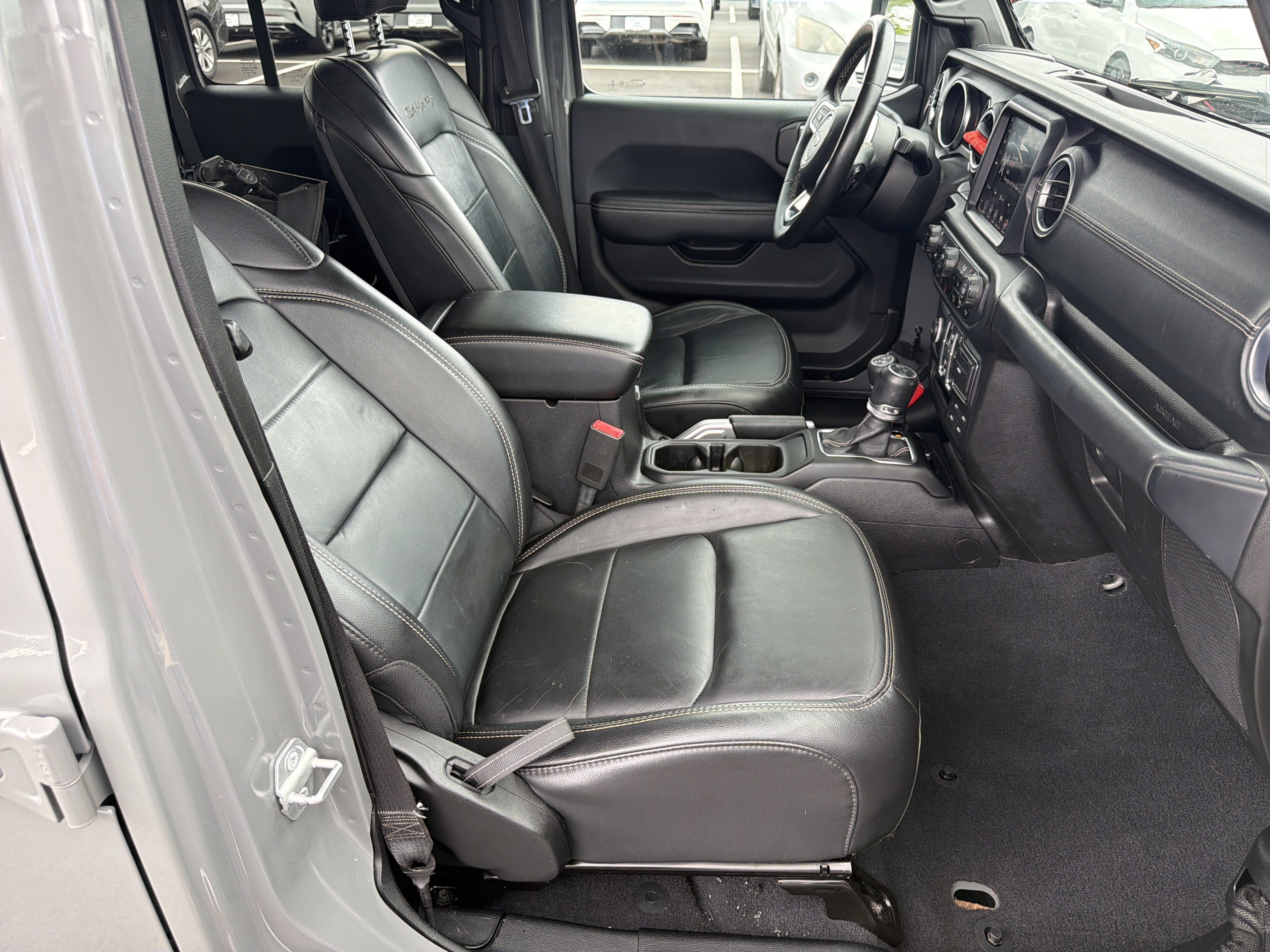 Used 2018 Jeep Wrangler Unlimited Sahara AWD/4WD image 13