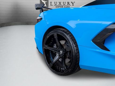 Used 2021 Chevrolet Corvette Stingray Coupe w/ Z51 Performance Package RWD image 11