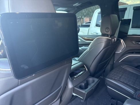 Certified 2023 Cadillac Escalade Sport Platinum w/ LPO, ONYX Package image 8