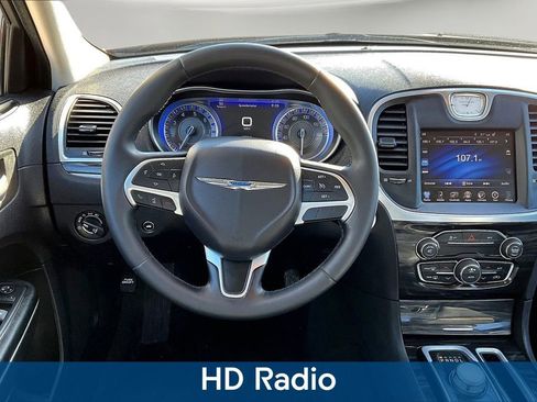 Used 2016 Chrysler 300 Limited image 10