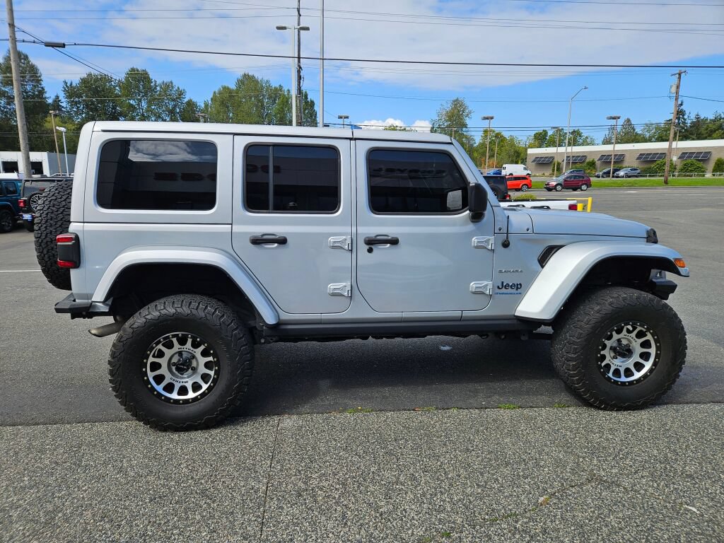 Used 2023 Jeep Wrangler Unlimited Sahara w/ Cold Weather Group AWD/4WD image 6