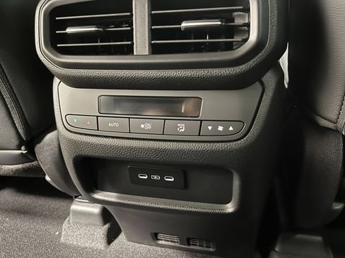 Certified 2025 Honda Pilot Touring image 24