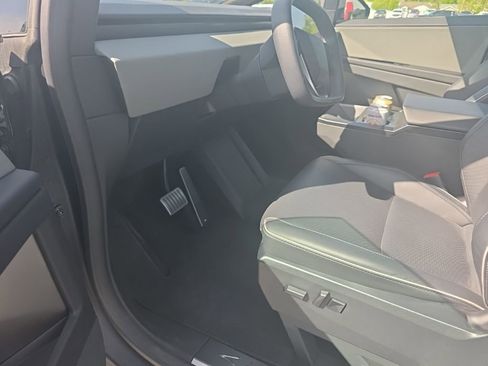 Used 2025 Tesla Cybertruck AWD Crew Cab image 12