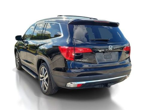 Used 2018 Honda Pilot Touring image 3