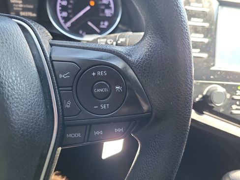 Used 2019 Toyota Camry LE FWD image 25