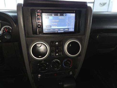 Used 2008 Jeep Wrangler Unlimited Sahara w/ Dual Top Group AWD/4WD image 33
