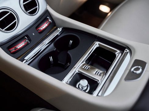 Used 2017 Rolls-Royce Dawn image 46